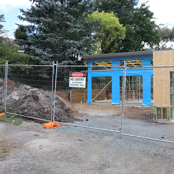 do you deliver and install temporary fencing and what's the cost for these services in Monhegan